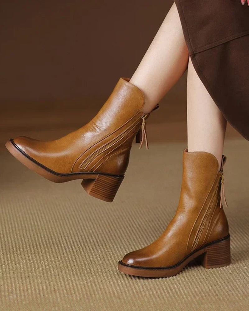 Garciel | Black leather ankle boots with comfortable heels, elegant and timeless