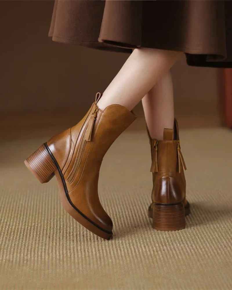 Garciel | Black leather ankle boots with comfortable heels, elegant and timeless