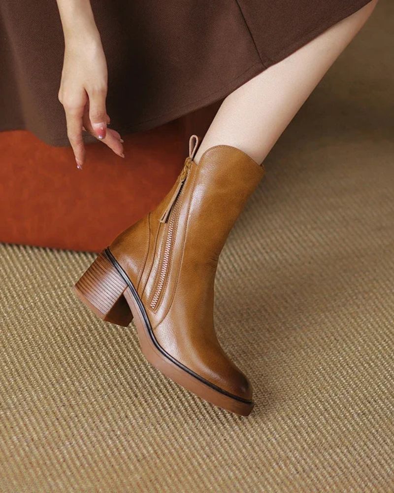 Garciel | Black leather ankle boots with comfortable heels, elegant and timeless